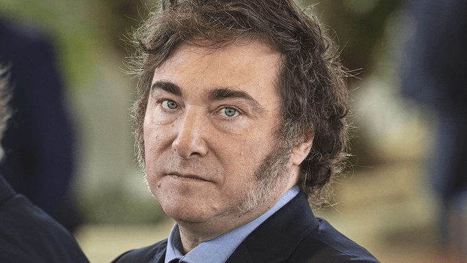 Javier Milei endurece la política migratoria de Argentina: ¿cómo afectarán las nuevas medidas a los migrantes?