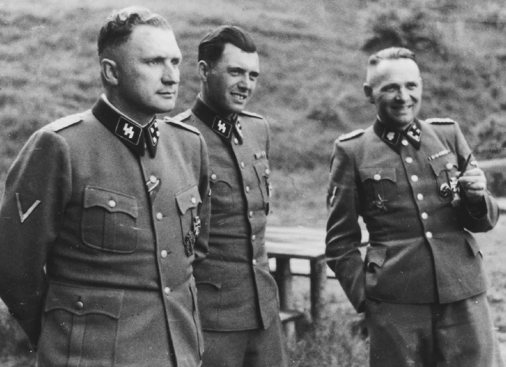 Josef Mengele, conocido como el "Ángel de la Muerte", era un médico nazi que realizó experimentos inhumanos.