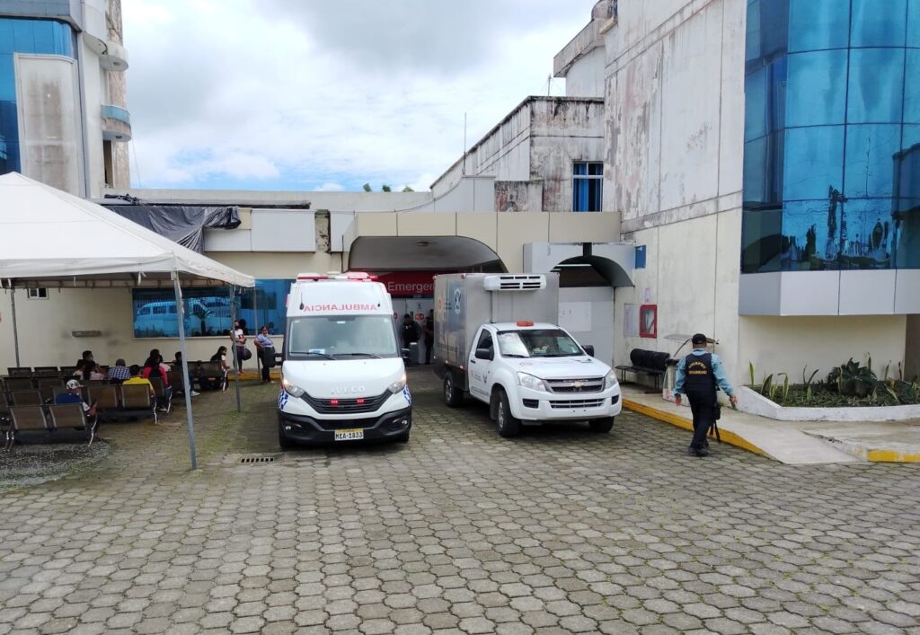 Joven muere electrocutado mientras cambiaba un techo en Santo Domingo de los Tsáchilas
