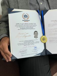 Jurista manabita recibe Doctorado Honoris Causa por su trayectoria pública