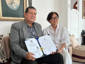 Jurista manabita recibe Doctorado Honoris Causa por su trayectoria pública