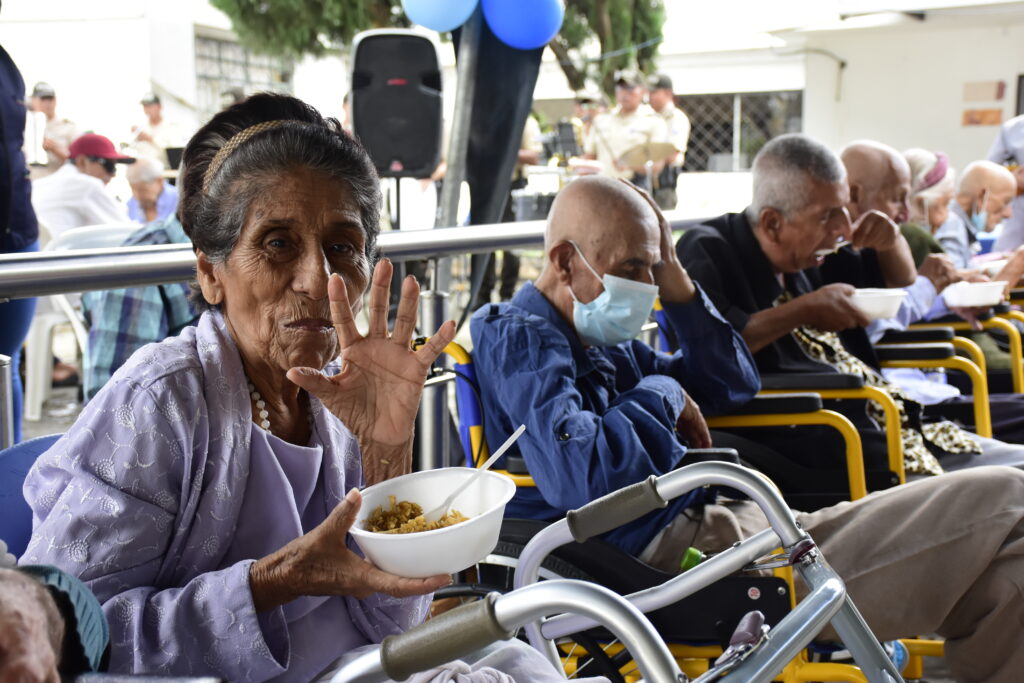MIES busca solución para el Centro Gerontológico Guillermina Loor en Portoviejo ante vencimiento de comodato