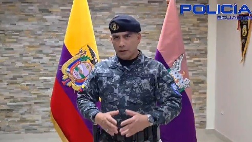 La Policía niega alteración deliberada de los colores de la Bandera Nacional de Ecuador