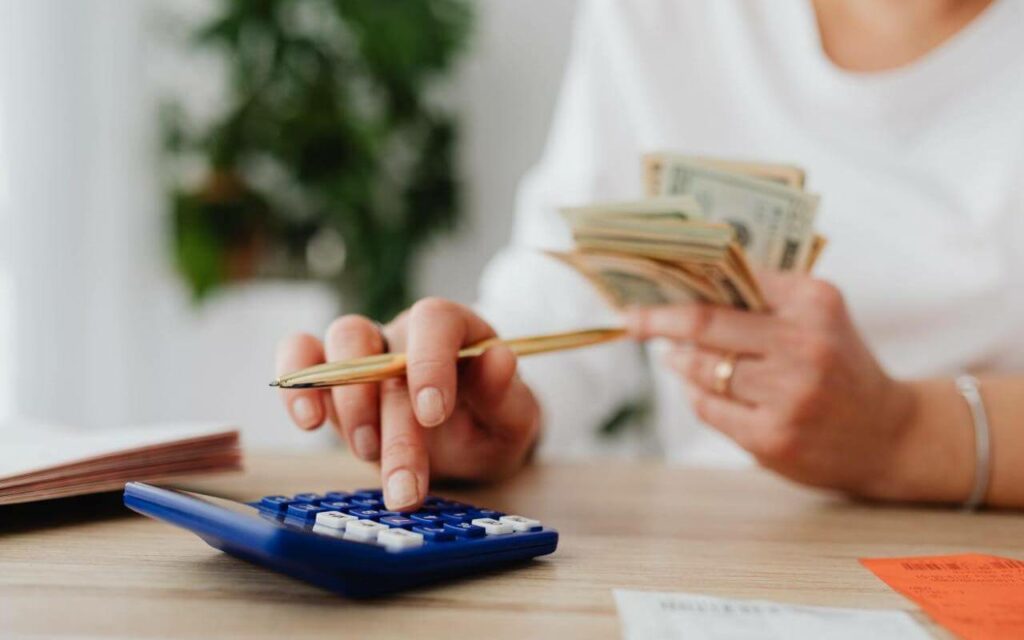 La responsabilidad y la disciplina son claves para mejorar la economía personal.
