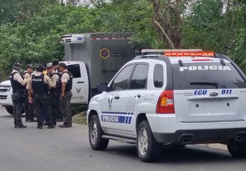Las cinco personas asesinadas y calcinadas en Montecristi serían miembros de una misma familia, según las primeras investigaciones.