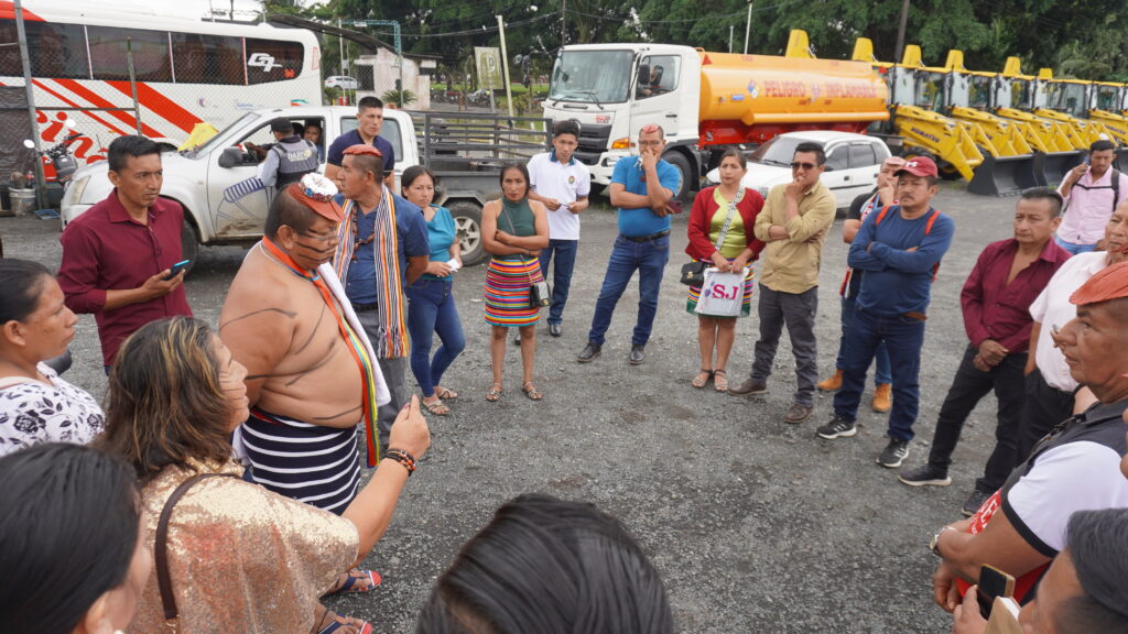 Los dirigentes de la etnia reclamaron por el mal estado de la vialidad en comunas tsáchilas, en Santo Domingo.