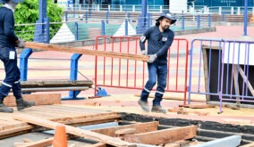 La Fundación Malecón 2000 de Guayaquil realiza trabajos de mantenimiento en todo el recorrido del lugar.