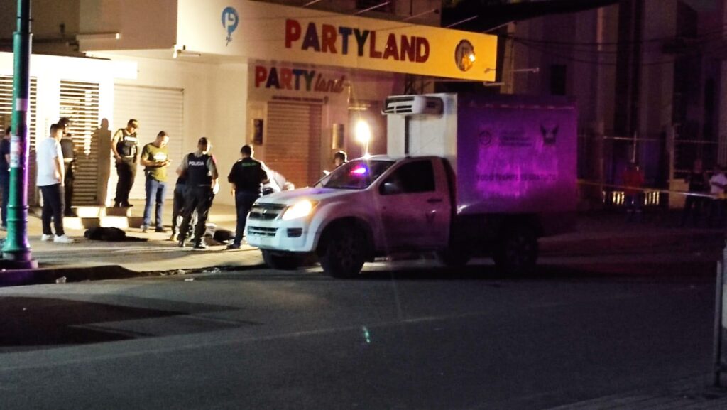 Jean Carlos Intriago, quien laboraba como DJ en un local nocturno de la avenida Flavio Reyes de Manta, fue asesinado de nueve disparos.