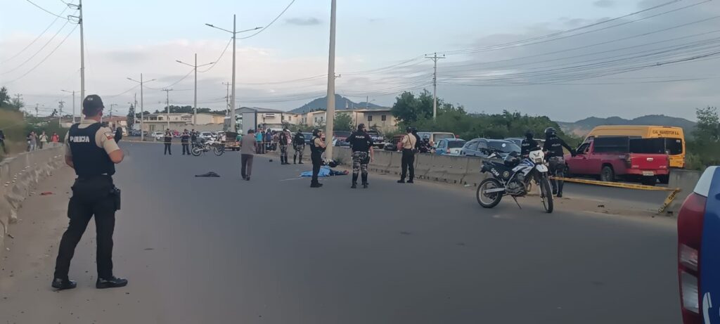 Jhon Alexander Cuenca fue asesinado de varios disparos, mientras se transportaba en su motocicleta por la vía Circunvalación tramo dos de Manta.
