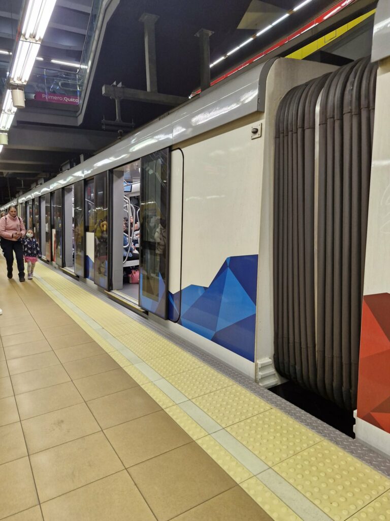 Metro de Quito implementa apertura manual de puertas en horarios de baja demanda