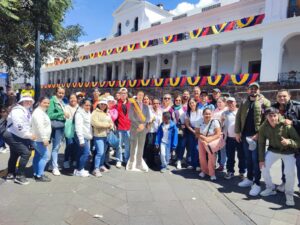 Miles de ecuatorianos celebran la posesión del presidente Daniel Noboa en Quito