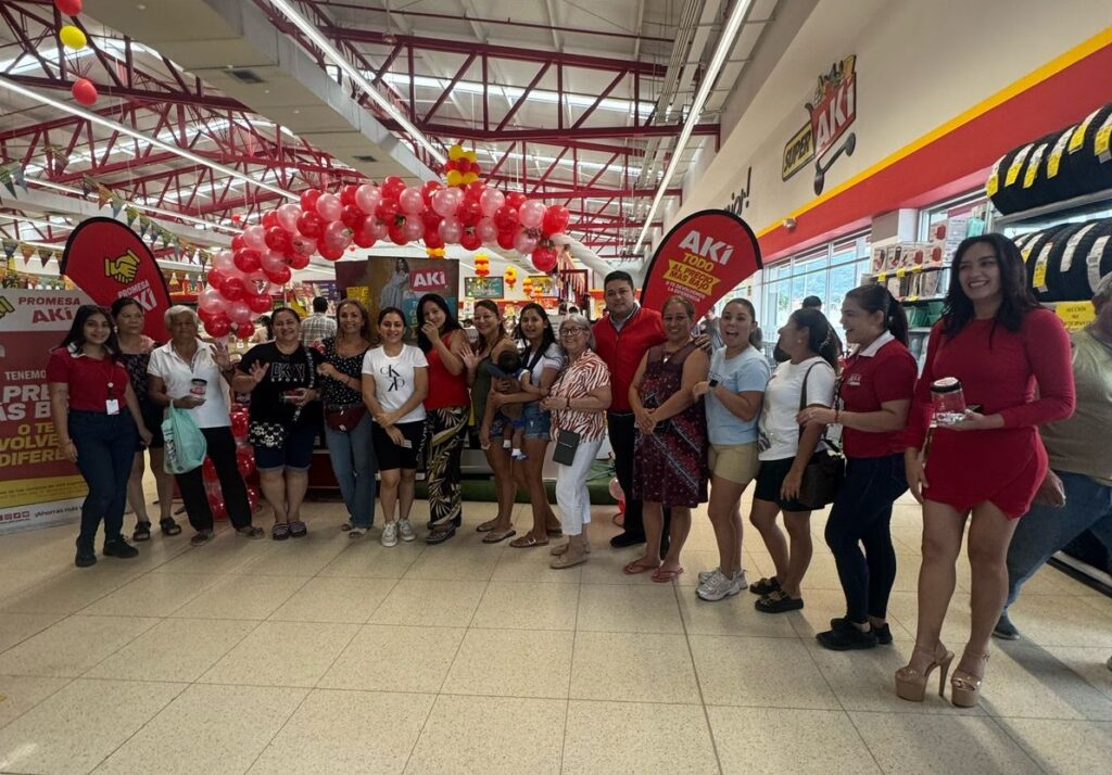 Minuto de compras gratis para Mamá Super Akí premió a sus clientes por su fidelidad