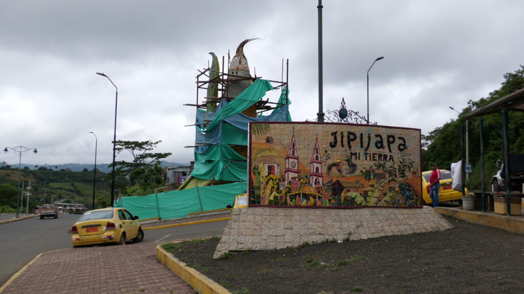 Monumento al Choclo en Jipijapa ¿Listo para brillar de nuevo