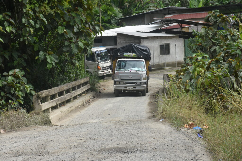 Moradores denuncian abandono vial ante cierre del km 83 de la Alóag-Santo Domingo