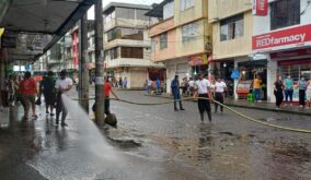 Municipio de Santo Domingo interviene la calle Ambato para reubicar a comerciantes informales
