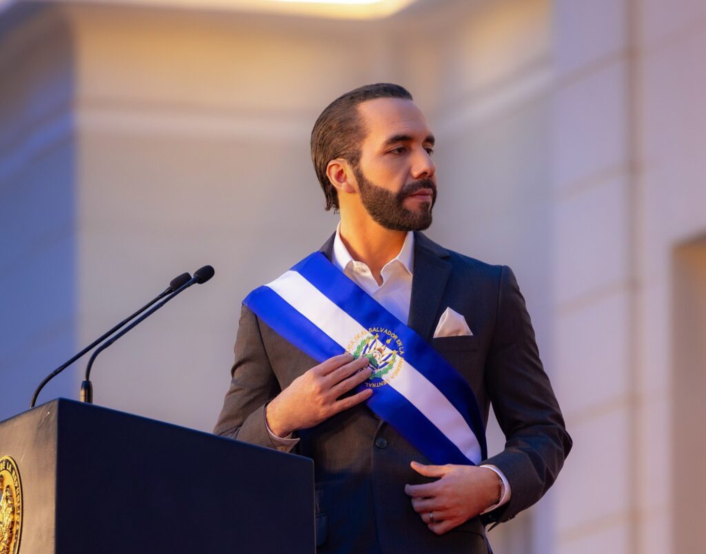 Nayib Bukele desmiente con ironía supuestas negociaciones con Barrio 18