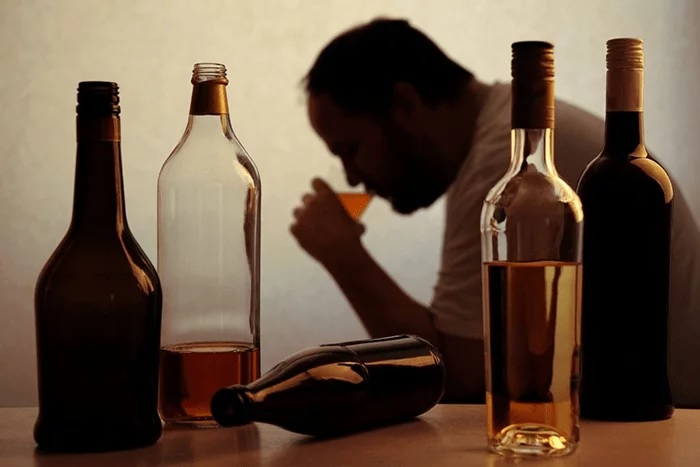 Niños y adolescentes imitan el patrón de consumo de alcohol de sus padres