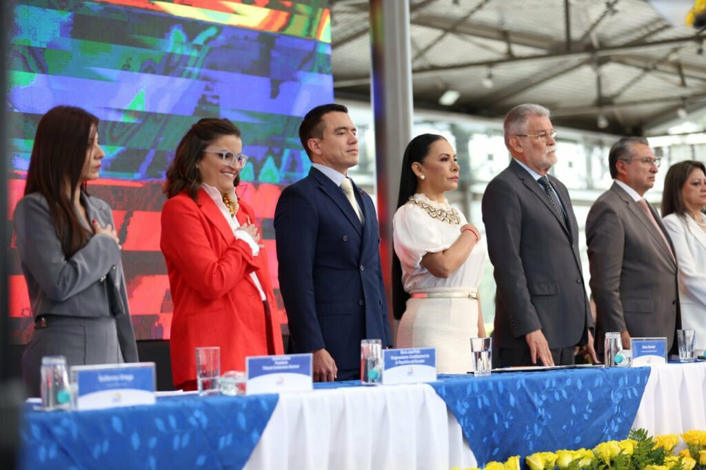 Noboa y Pinto reciben credenciales en ceremonia oficial en Quito