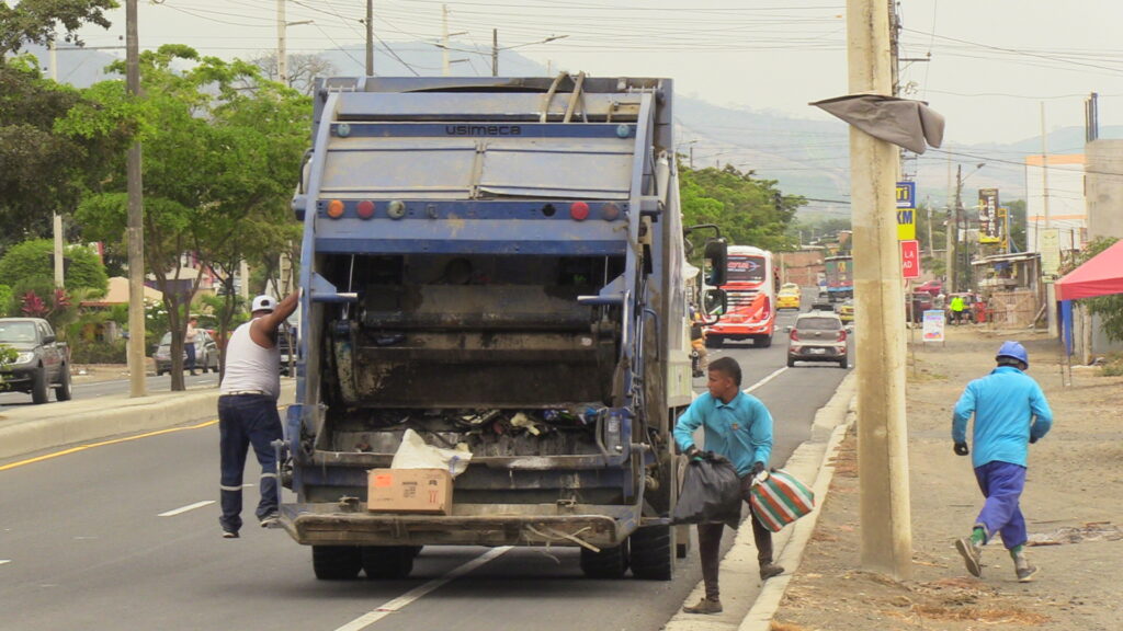 Nuevos carros recolectores de basura llegarán a Portoviejo en 45 Días, anuncia Alcalde
