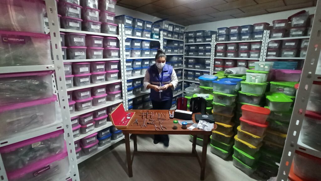 Operativo de Arcsa en Cuenca: cerca de 50.000 dispositivos médicos sin registro sanitario