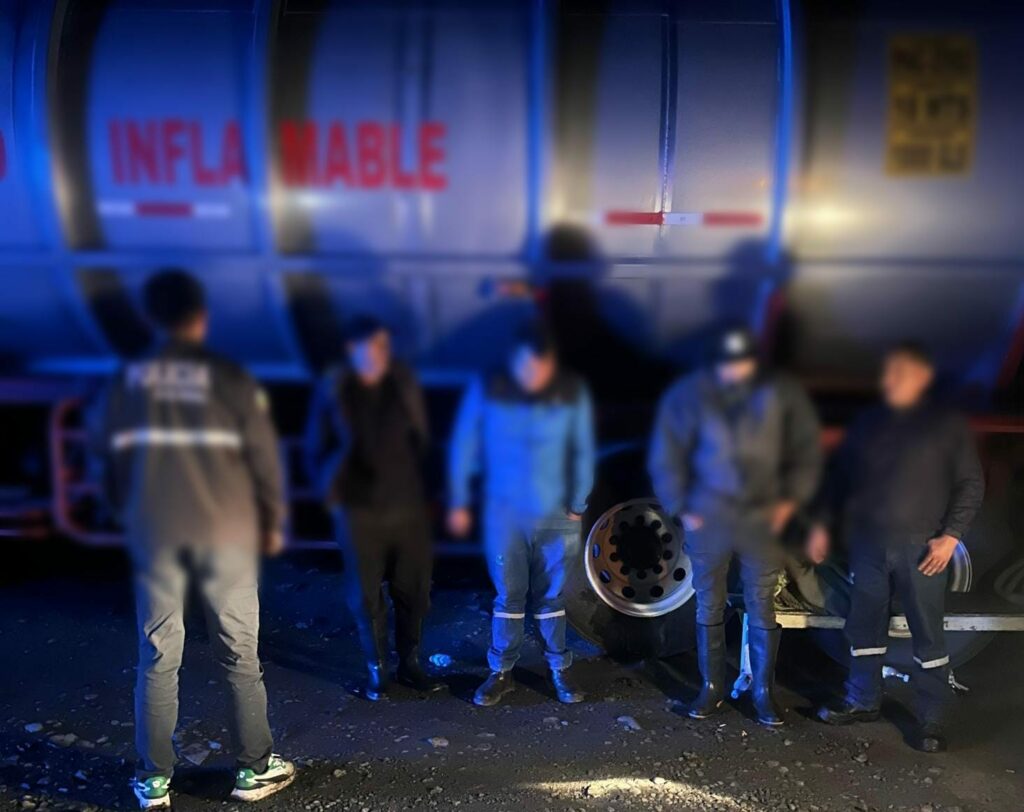 Operativo en la vía Alóag – Santo Domingo deja cuatro detenidos por delito hidrocarburífero