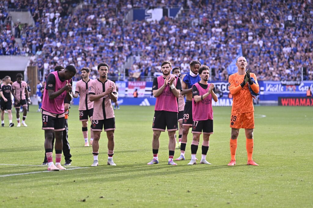 PSG que tuvo a Pacho como suplente cae 2-1 ante Estrasburgo en la Ligue 1 y suma su segunda derrota