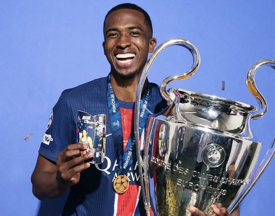 Pacho gana la Champions con el PSG luciendo a gran altura y con un tributo inolvidable a su mamá