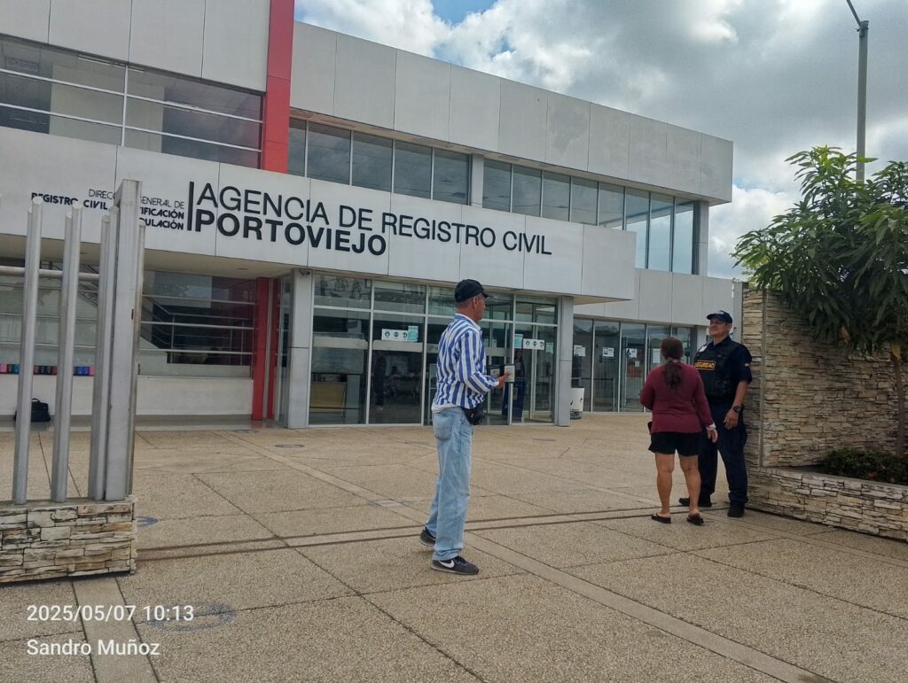 Persisten demoras en turnos y entrega de cédulas y pasaportes en Registro Civil de Portoviejo