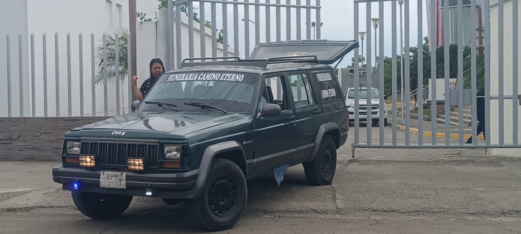 La Policía busca más pruebas sobre el asesinato del taxista informal Álvaro Damián Macías López.