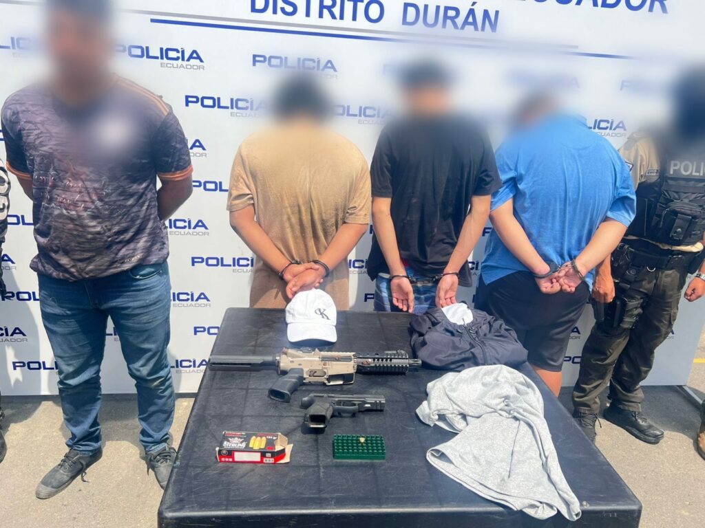 Policía Nacional aprehende a un adulto y aísla a tres menores por presunto sicariato en Durán