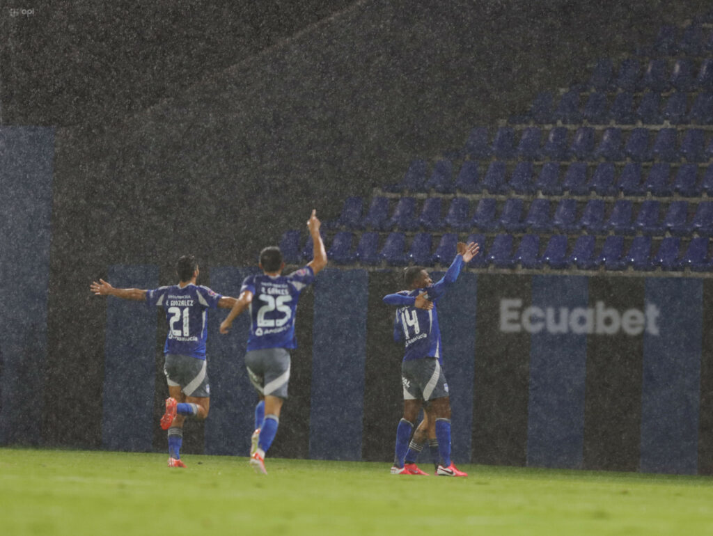 Presidente de Emelec, Jorge Guzmán, confirma que pagarán la totalidad de la deuda con FIFA para poder contratar en junio