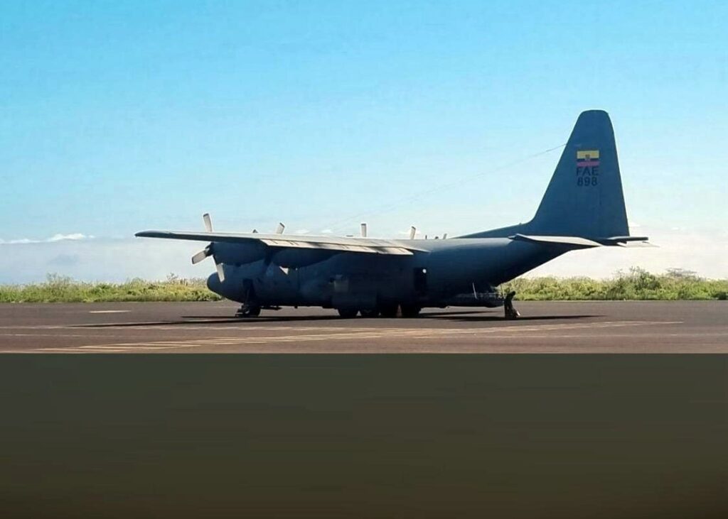 Puente aéreo de la FAE lleva alimentos a Galápagos por crisis de suministros