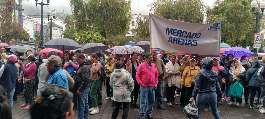 Quito debate ordenanza que regula mercados comerciantes exigen diálogo