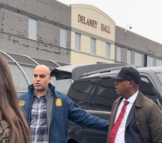 Ras Baraka detenido tras intento de inspección a Delaney Hall