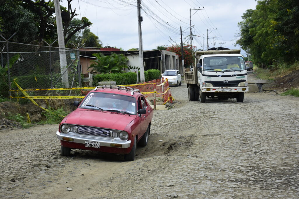 Reanudan obras viales en Cuatro Esquinas-Pachinche tras culminación parcial de proyecto de agua