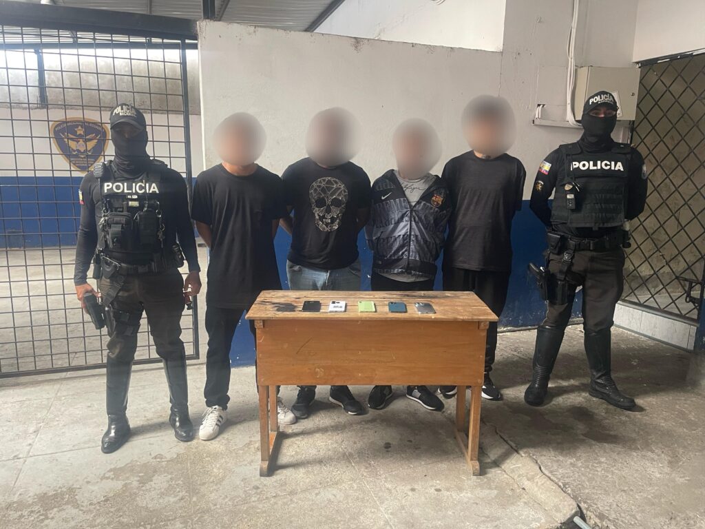 Recuperan auto robado y detienen a cuatro sospechosos en La Concordia