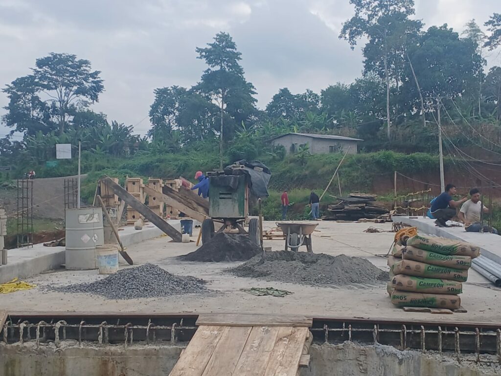 Retraso de dos meses en construcción del puente sobre el río Armadillo deja pérdidas económicas