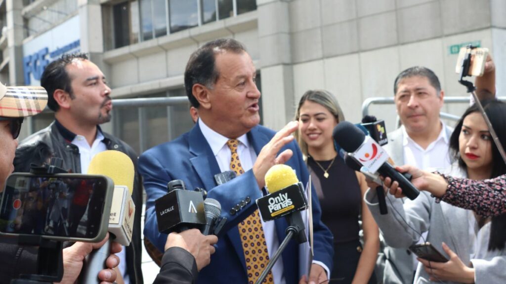 Revolución Ciudadana interpone denuncia por peculado en el supuesto uso de esferos con tinta transferible. (API).