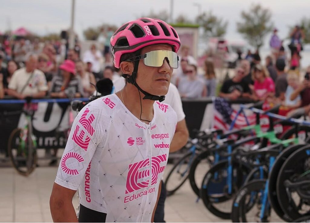 Richard Carapaz inicia el Giro de Italia 2025 con un séptimo puesto en la primera etapa