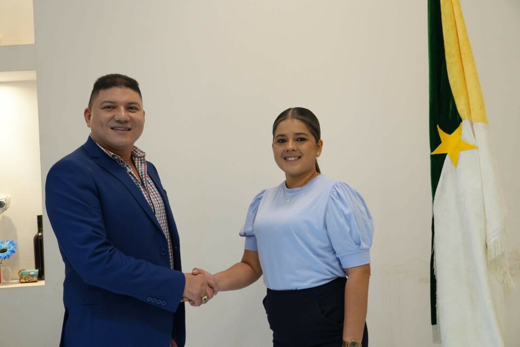Rosa Román Vásquez fue designada vicealcaldesa de Rocafuerte