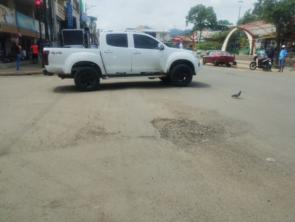 Santa Ana retoma trabajos de bacheo