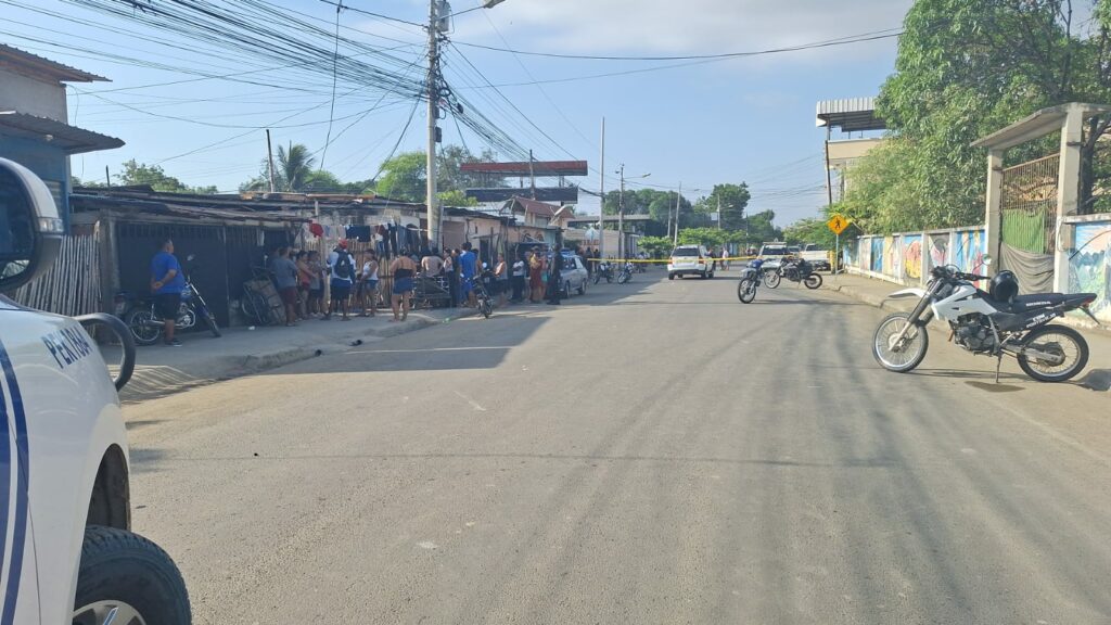 Sicariato en Portoviejo Joven de 19 años es asesinado en el portal de una vivienda