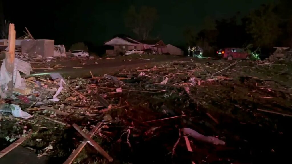 Tornado mata a 21 personas en Misuri y Kentucky en medio de importantes tormentas que azotan a Estados Unidos