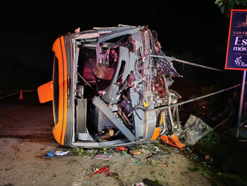 Trágico accidente en la vía Quinindé-Esmeraldas cobró la vida de ocho personas