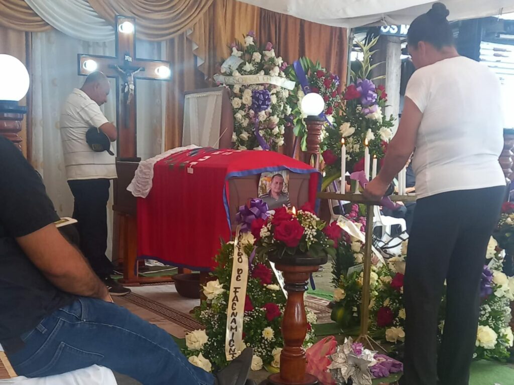 Último adiós a ‘Miguelito’ despiden con dolor al conductor fallecido en un accidente en Santo Domingo de los Tsáchilas