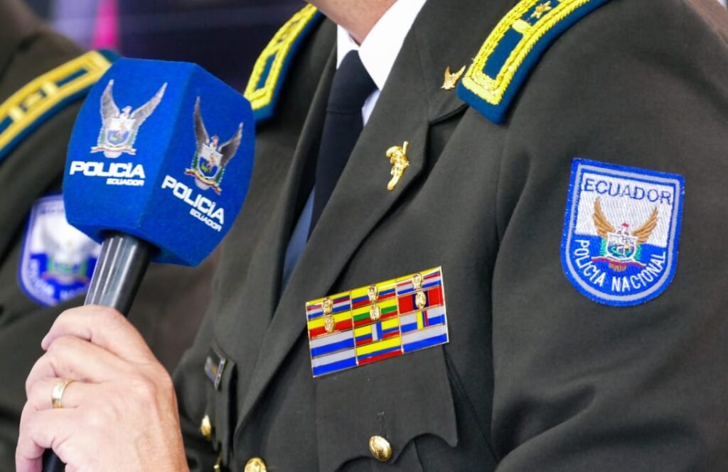 Un teniente coronel de la Policía de Estado Mayor frustró un asalto armado en el sector Alangasí, Valle de Los Chillos, en Quito.