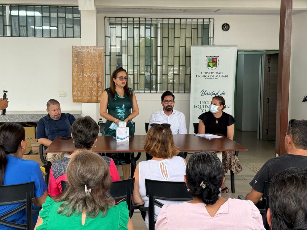 Universidad Técnica de Manabí entrega 400 glucómetros a su comunidad académica