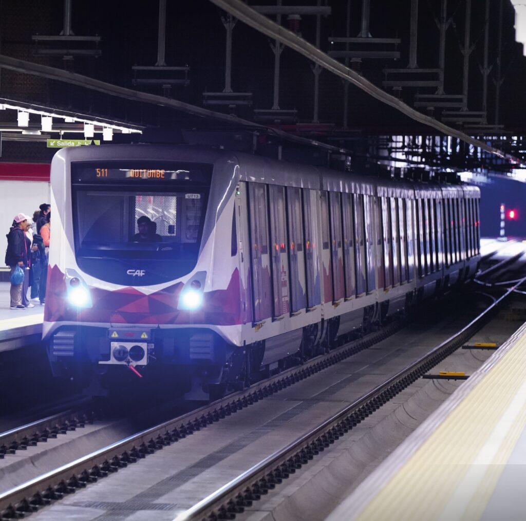 Violento incidente en el Metro de Quito un detenido tras agresión a guardia y daños en infraestructura