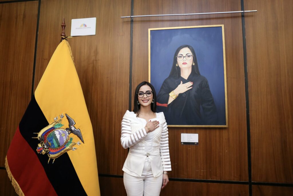 Viviana Veloz devela su pintura como presidenta de la Asamblea Nacional