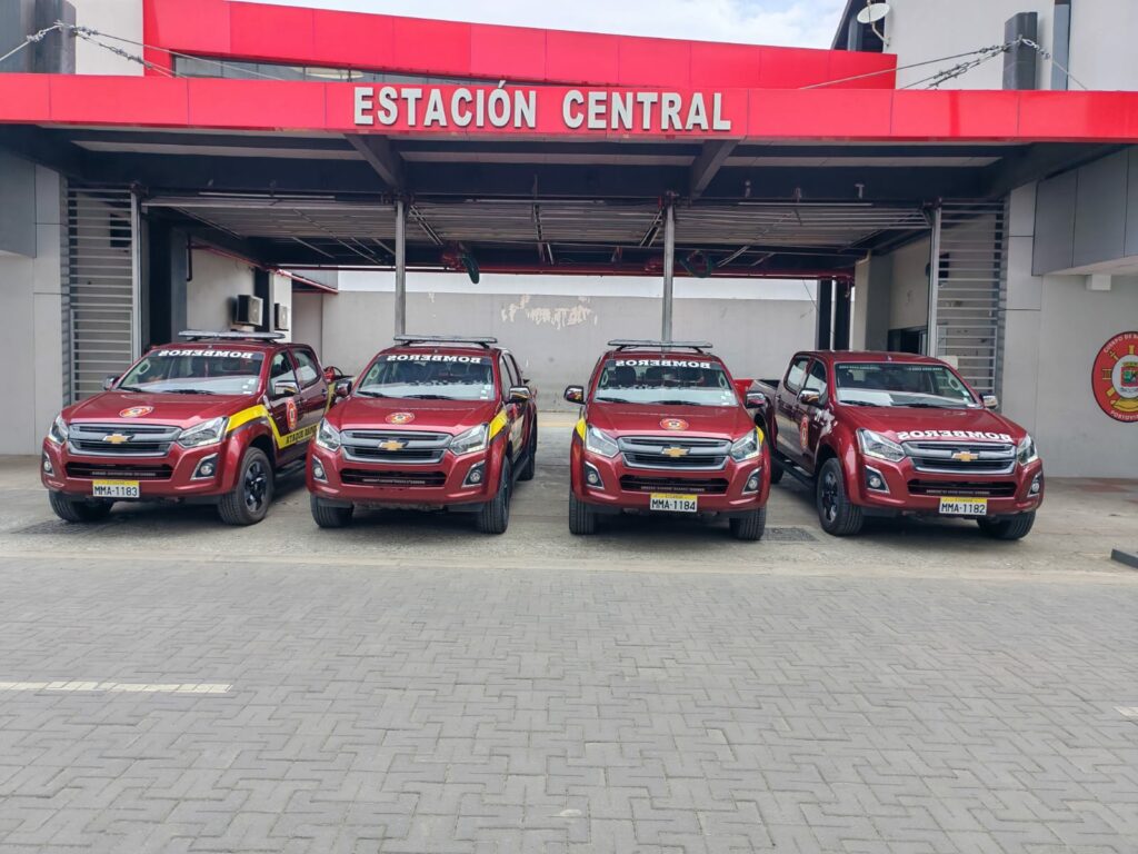 Cuerpo de Bomberos de Portoviejo suma equipos y tres camionetas de 'ataque rápido' para combate de incendios